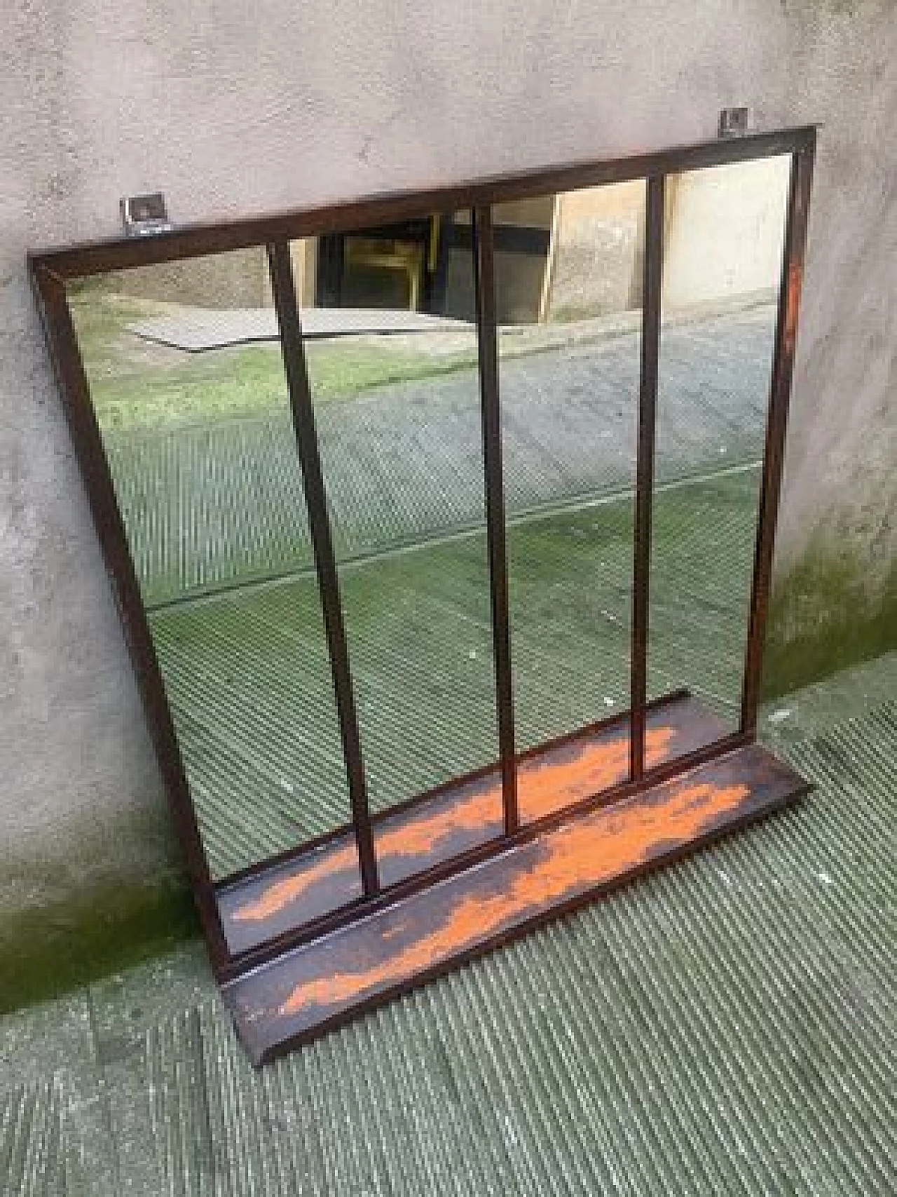 Specchio industriale in ferro, anni '50 2