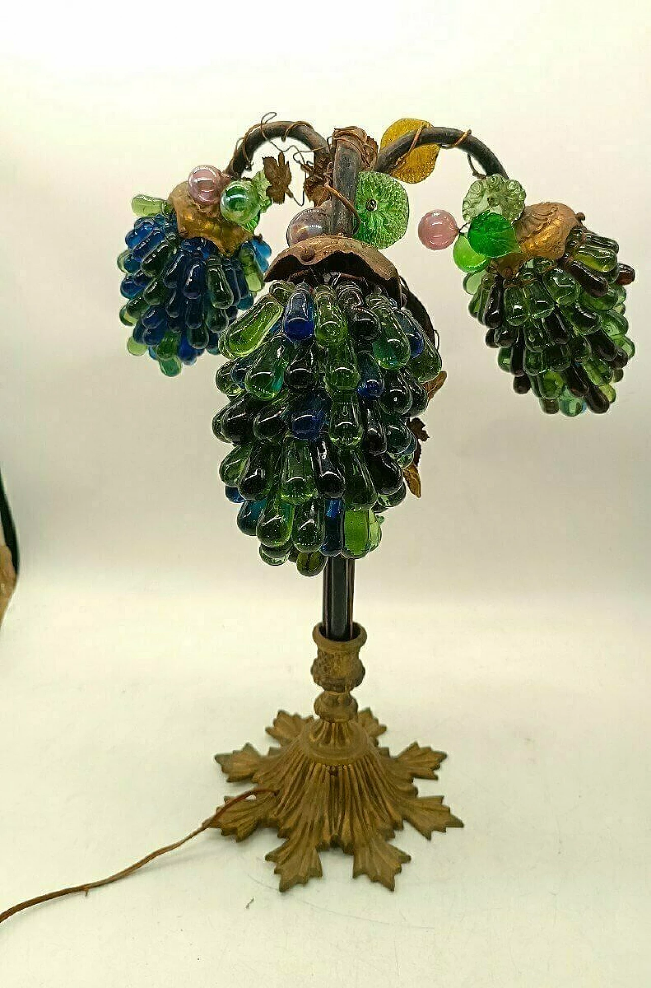 Art Nouveau table lamp with Murano glass shade in the shape of bunches of grapes, early 20th century 3