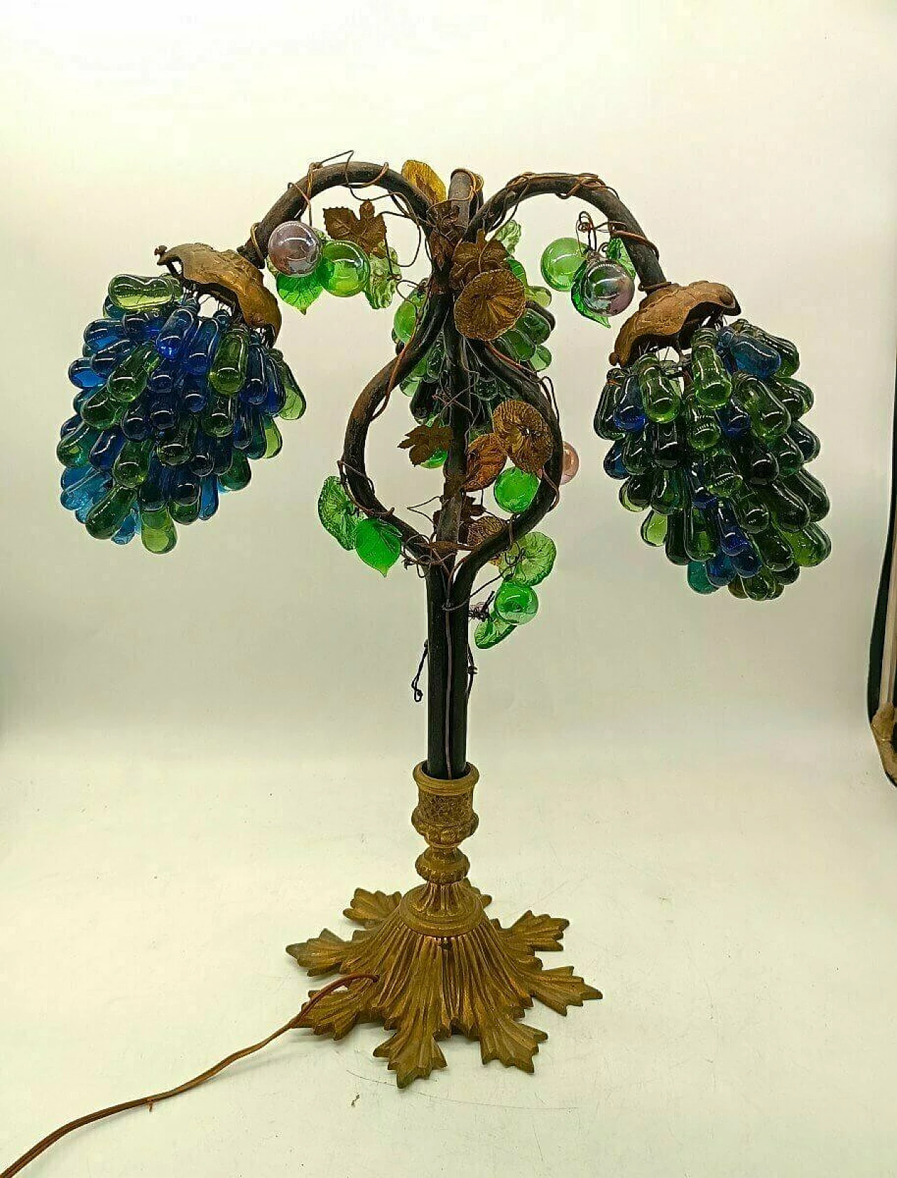 Lampada da tavolo Liberty con paralume in vetro di Murano a forma di grappoli d'uva, inizio '900 4