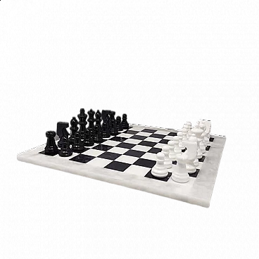 Black and white Volterra alabaster chesses, 1970s