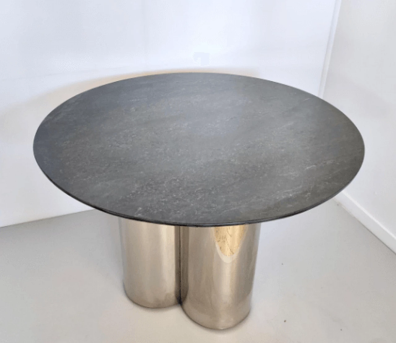 Round steel table with green marble top, 1970s 6