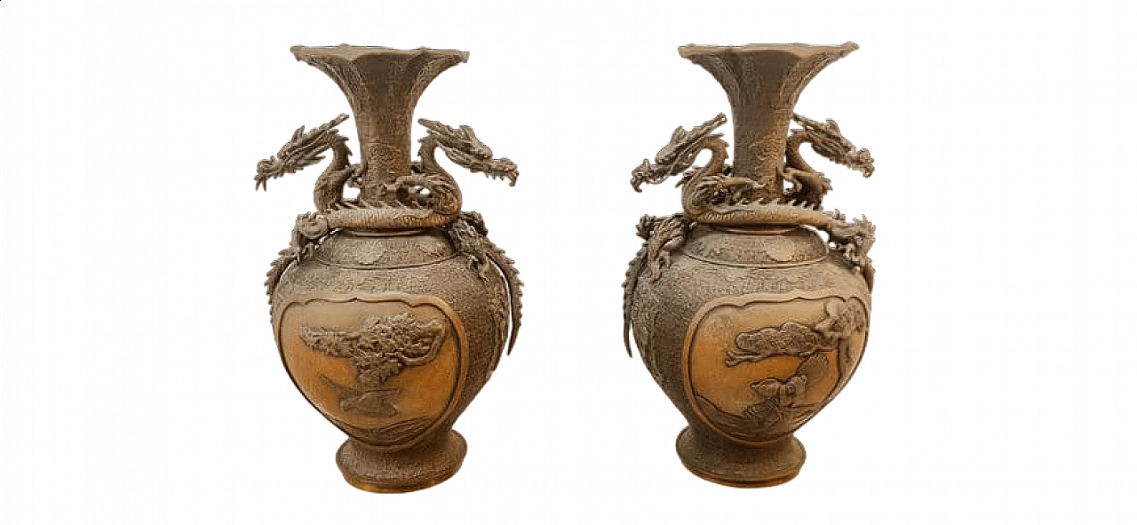 Coppia di vasi giapponesi in bronzo con draghi 20