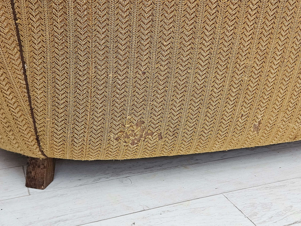 Danish Banana three-seater sofa in honey-coloured fabric, 1960s 15