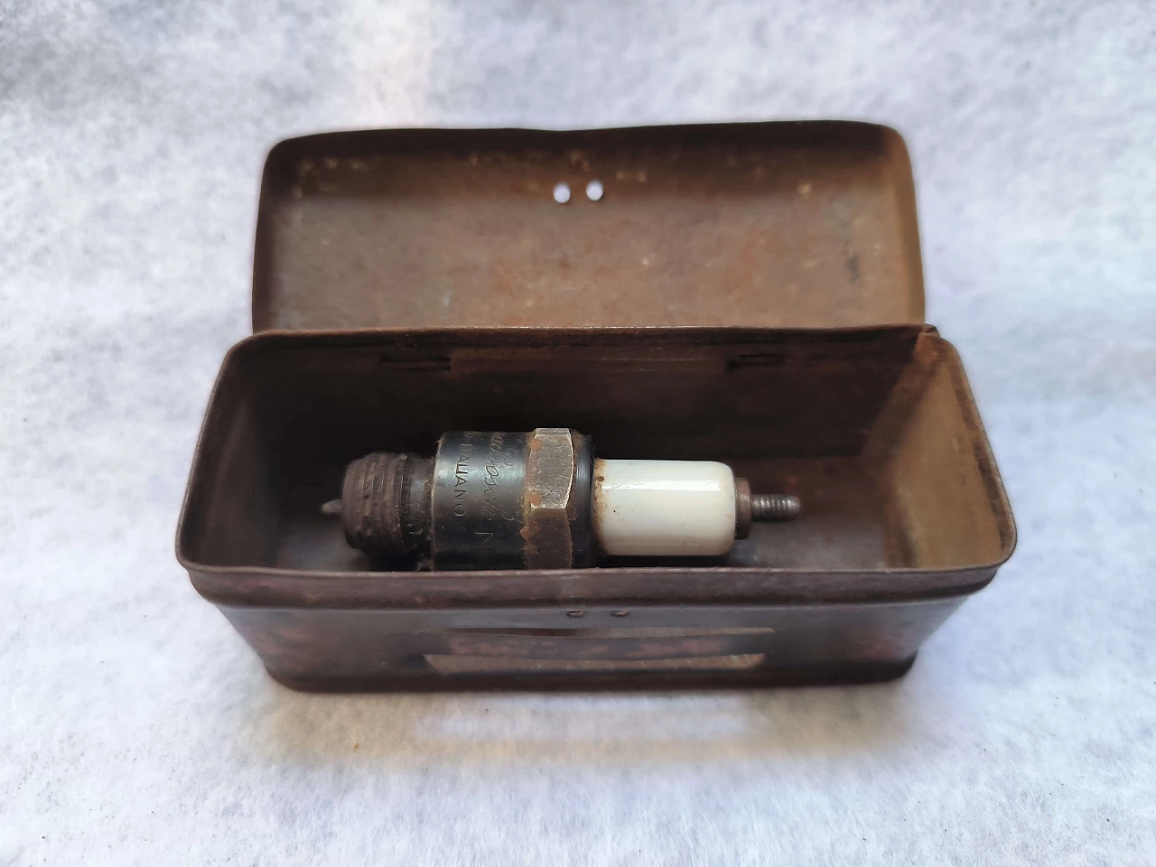 100 Scatole pubblicitarie in latta litografate XX sec 30