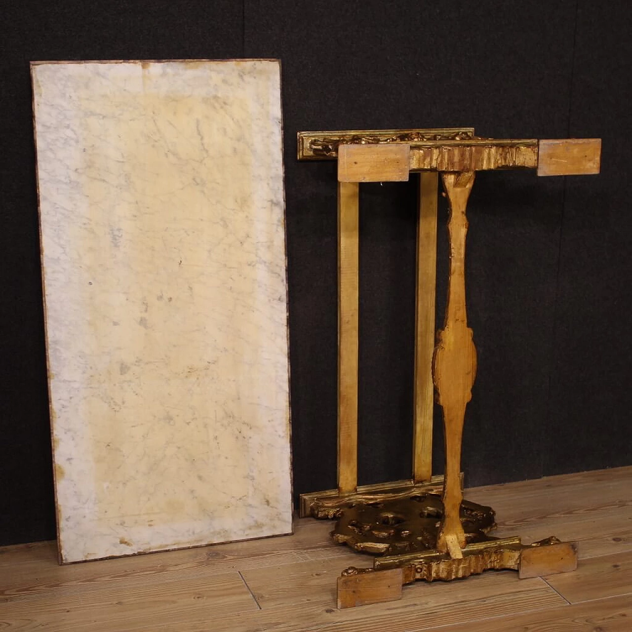 Tavolino in legno dorato con piano in marmo, anni '60 12