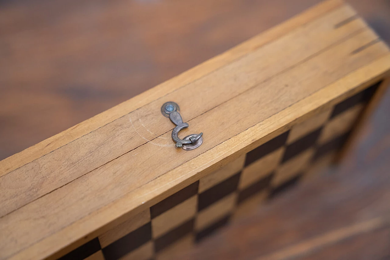 Beech travel checkers, 1970s 2