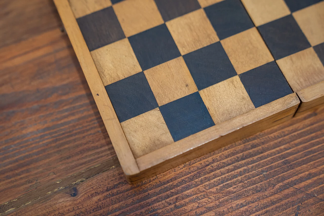 Beech travel checkers, 1970s 3