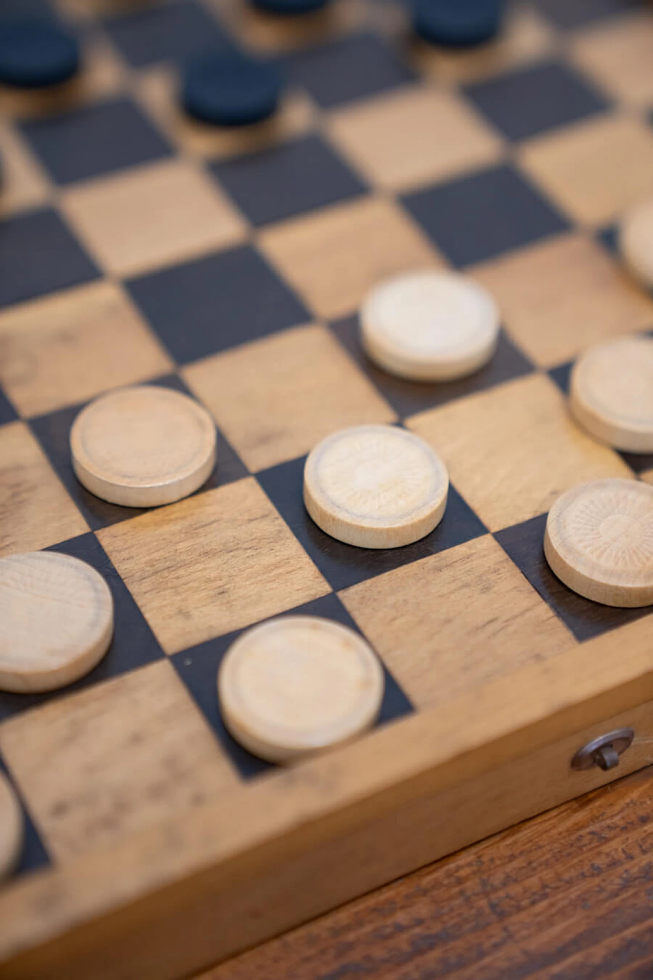 Beech travel checkers, 1970s 8