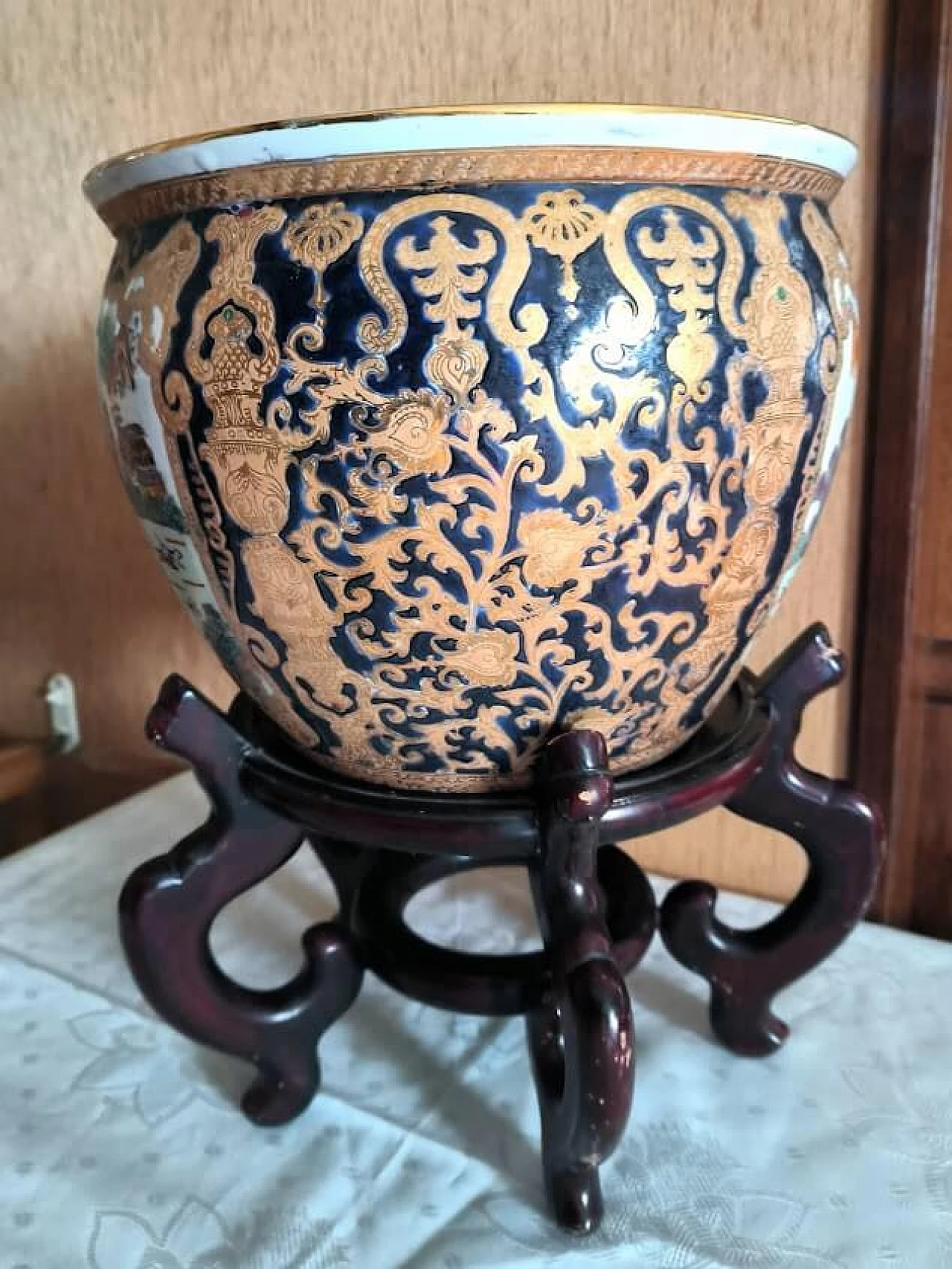 Chinese polychrome and gilded porcelain fish vase with wooden base, mid-20th century 4