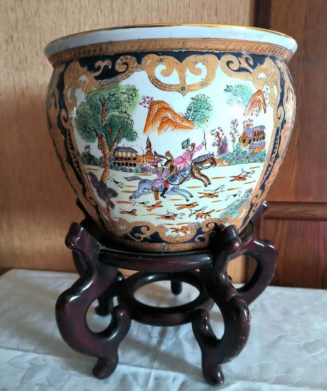 Chinese polychrome and gilded porcelain fish vase with wooden base, mid-20th century 5