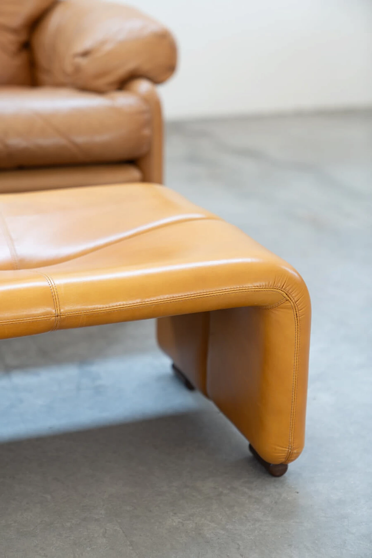 Pair of Coronado armchairs with poufs by Afra and Tobia Scarpa for B&B Italia, 1970s 16