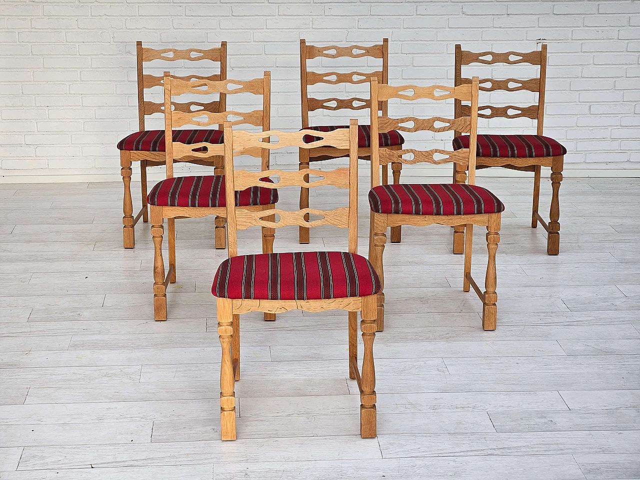 6 Danish chairs in oak and wool, 1970s 7