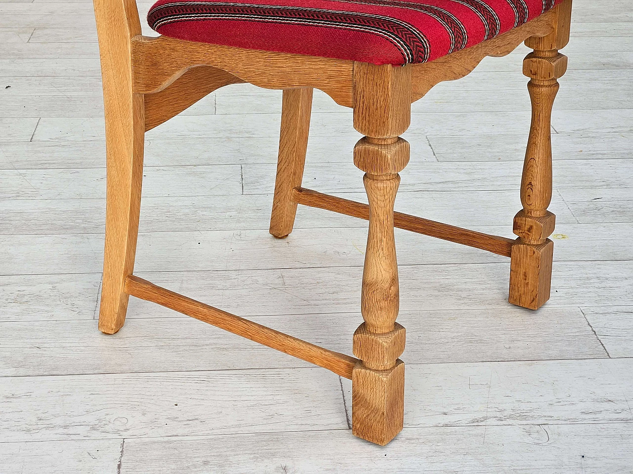 6 Danish chairs in oak and wool, 1970s 9