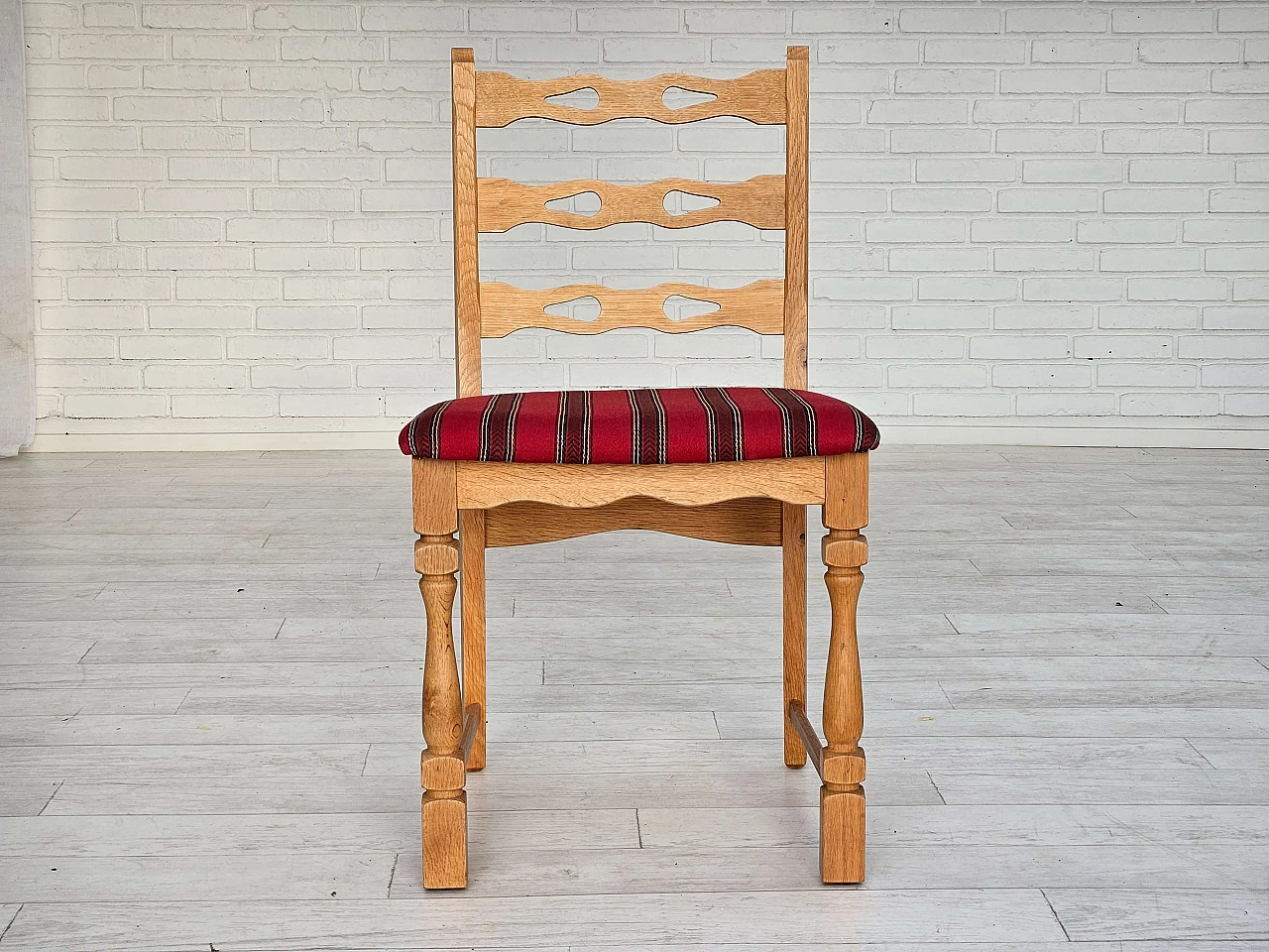 6 Danish chairs in oak and wool, 1970s 10