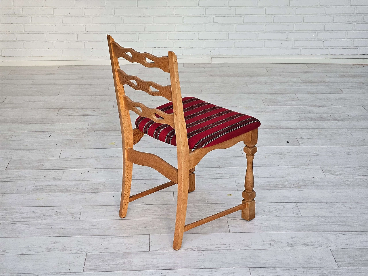 6 Danish chairs in oak and wool, 1970s 12