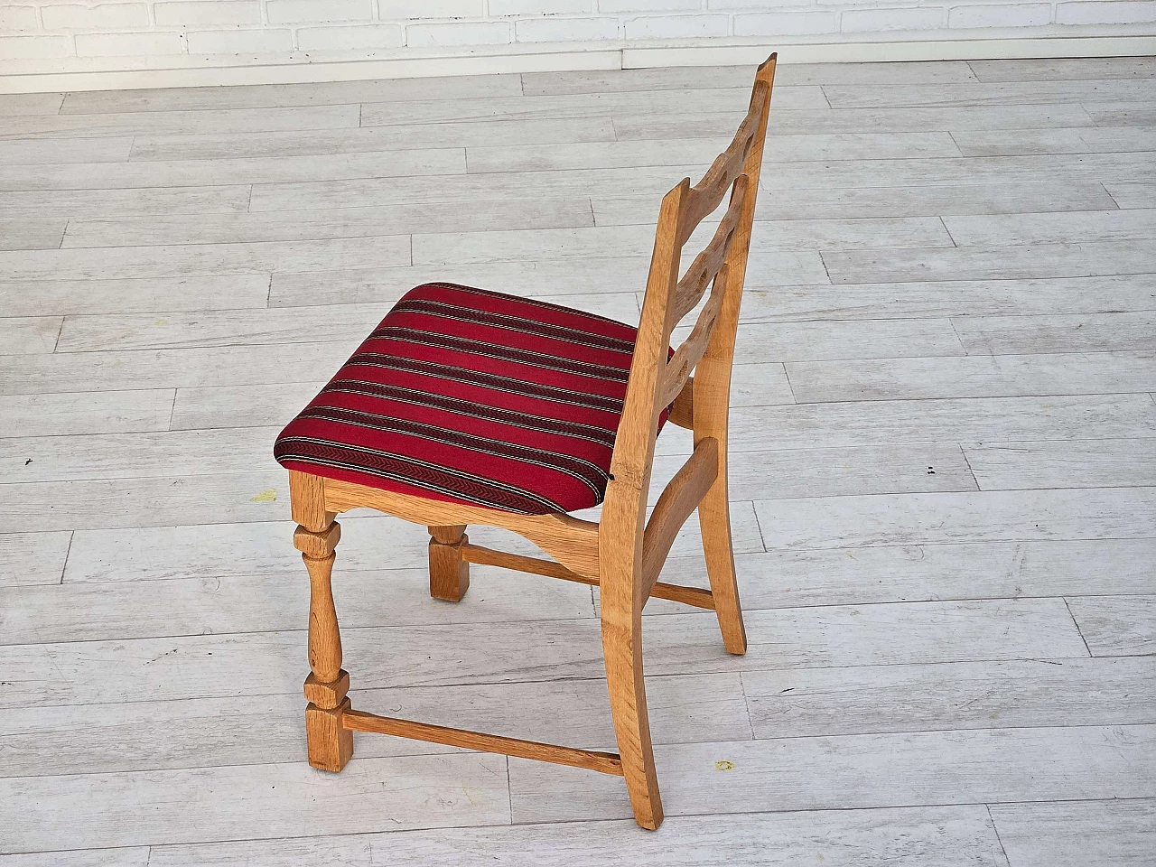 6 Danish chairs in oak and wool, 1970s 13