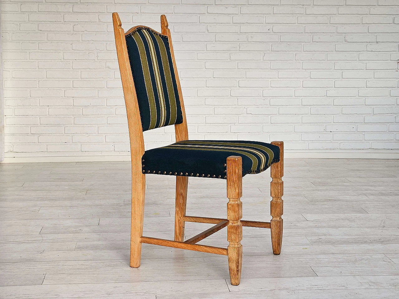 6 Danish chairs in wool and oak, 1970s 5