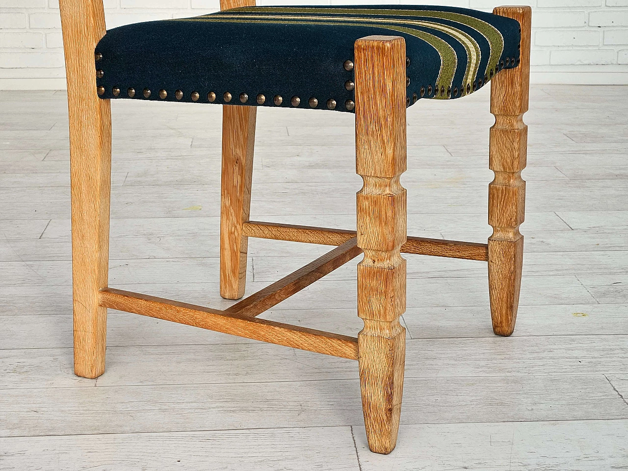 6 Danish chairs in wool and oak, 1970s 7