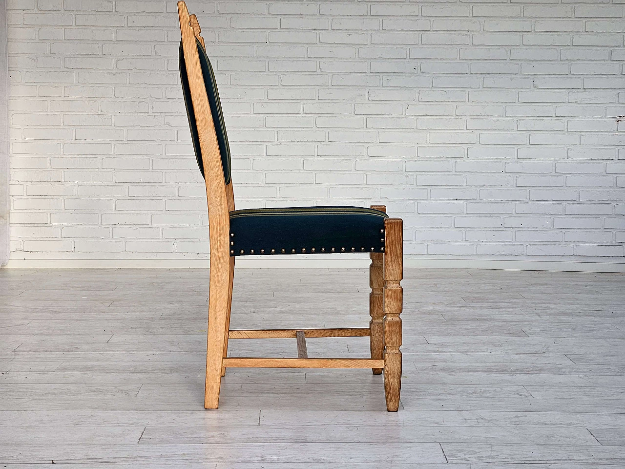 6 Danish chairs in wool and oak, 1970s 9