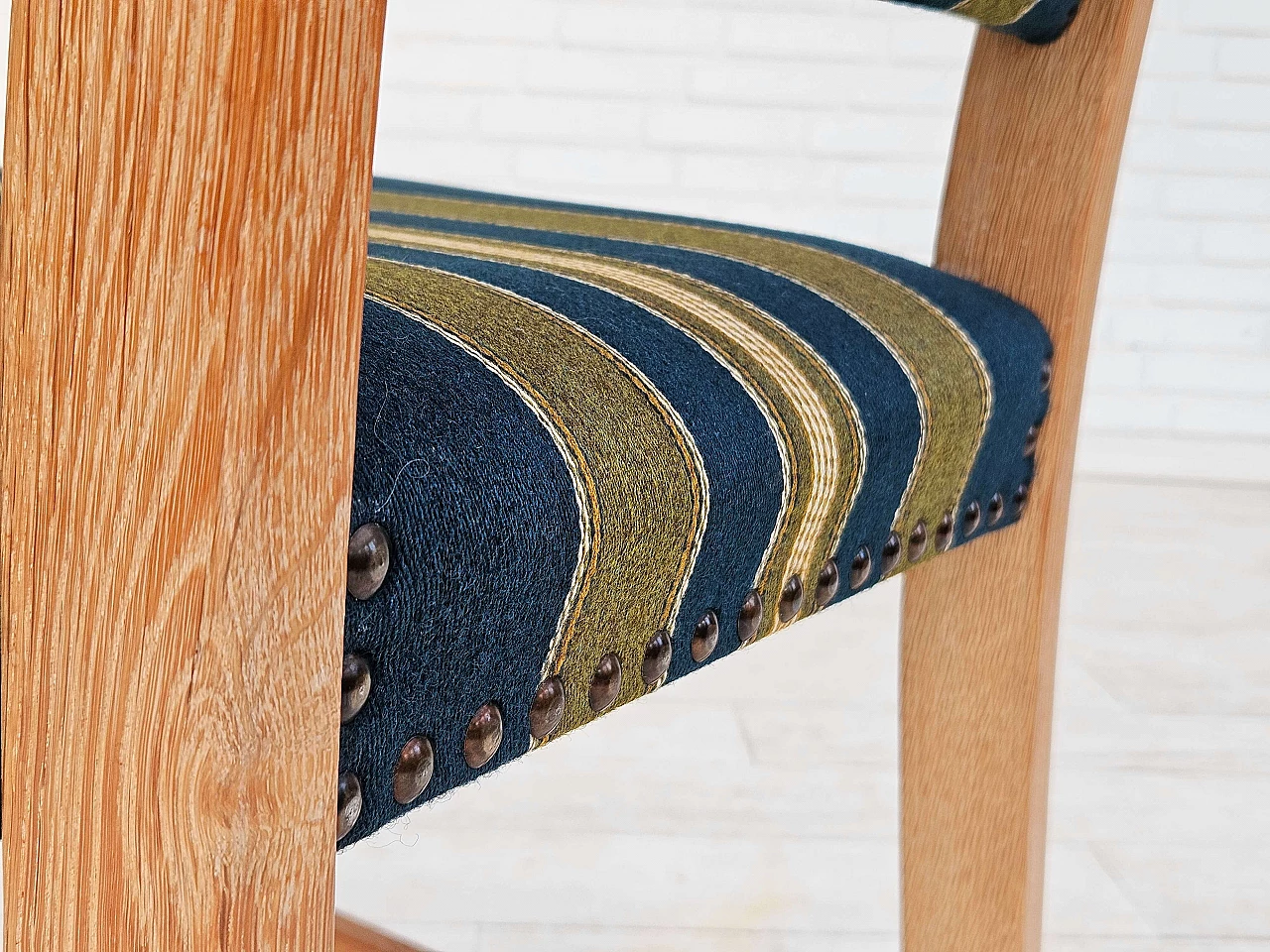 6 Danish chairs in wool and oak, 1970s 12