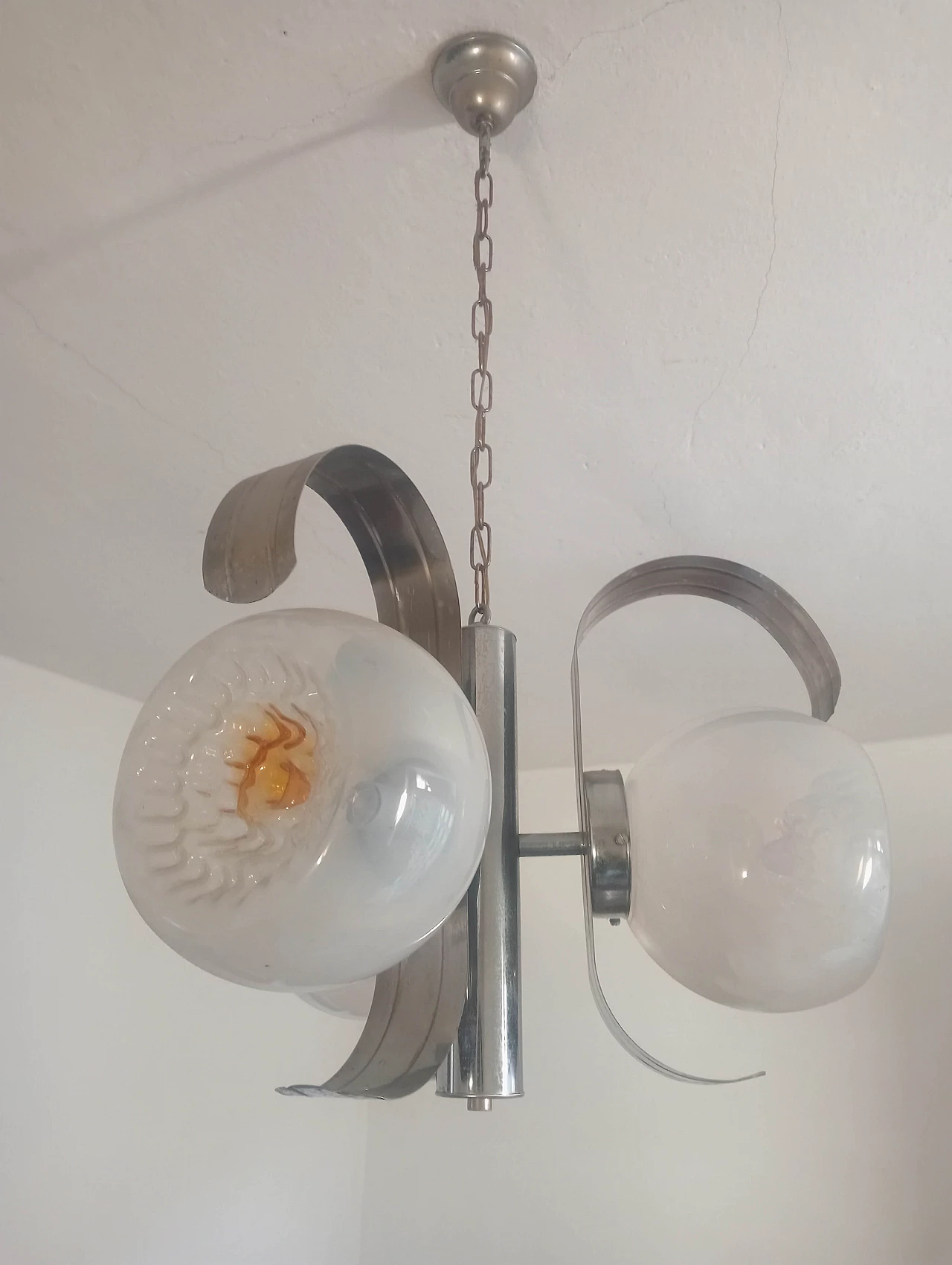 Lampadario a tre luci in vetro e metallo cromato, anni '70 8