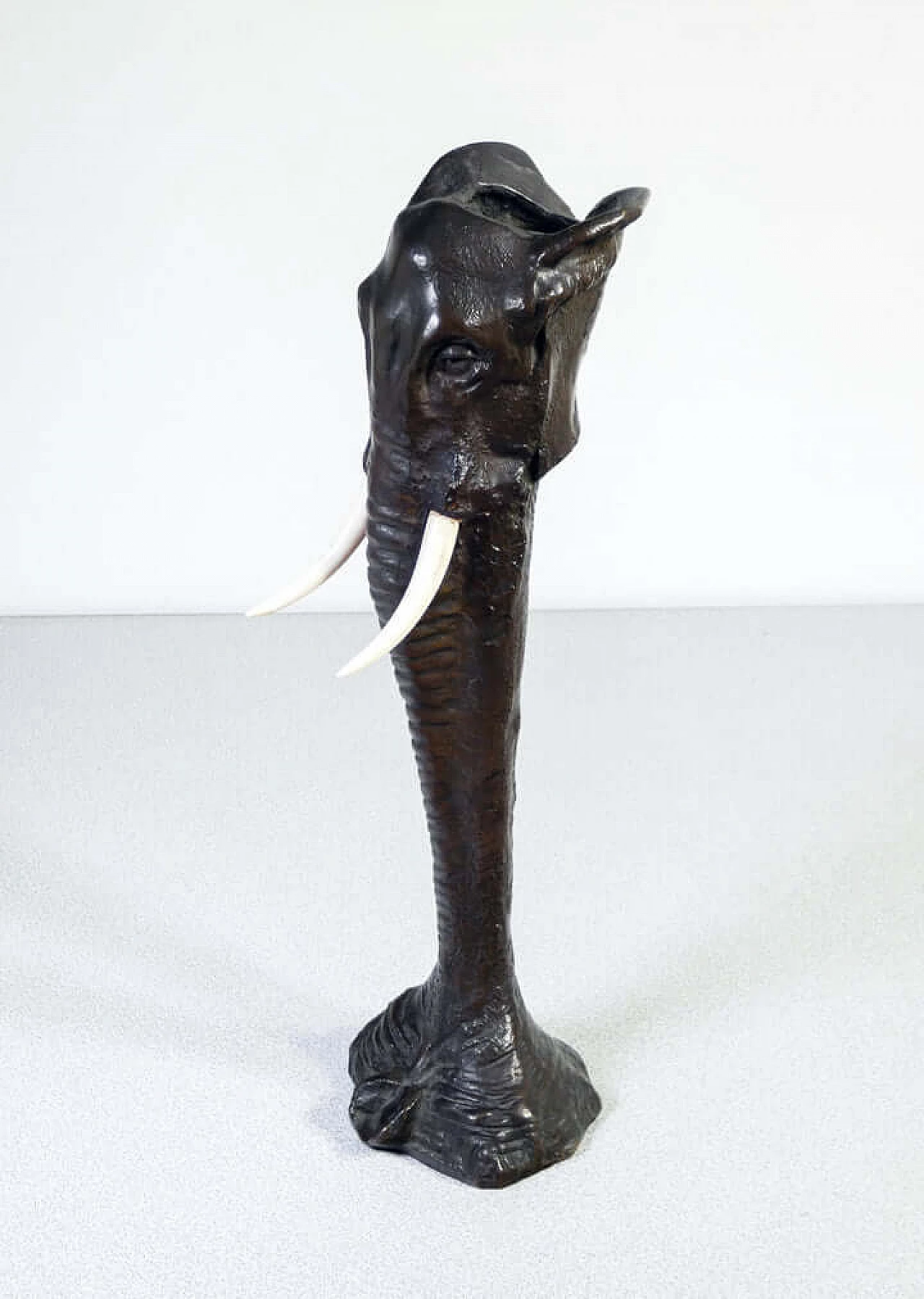 Vaso in bronzo a testa di elefante di Louis Loiseau-Rousseau, inizio '900 2