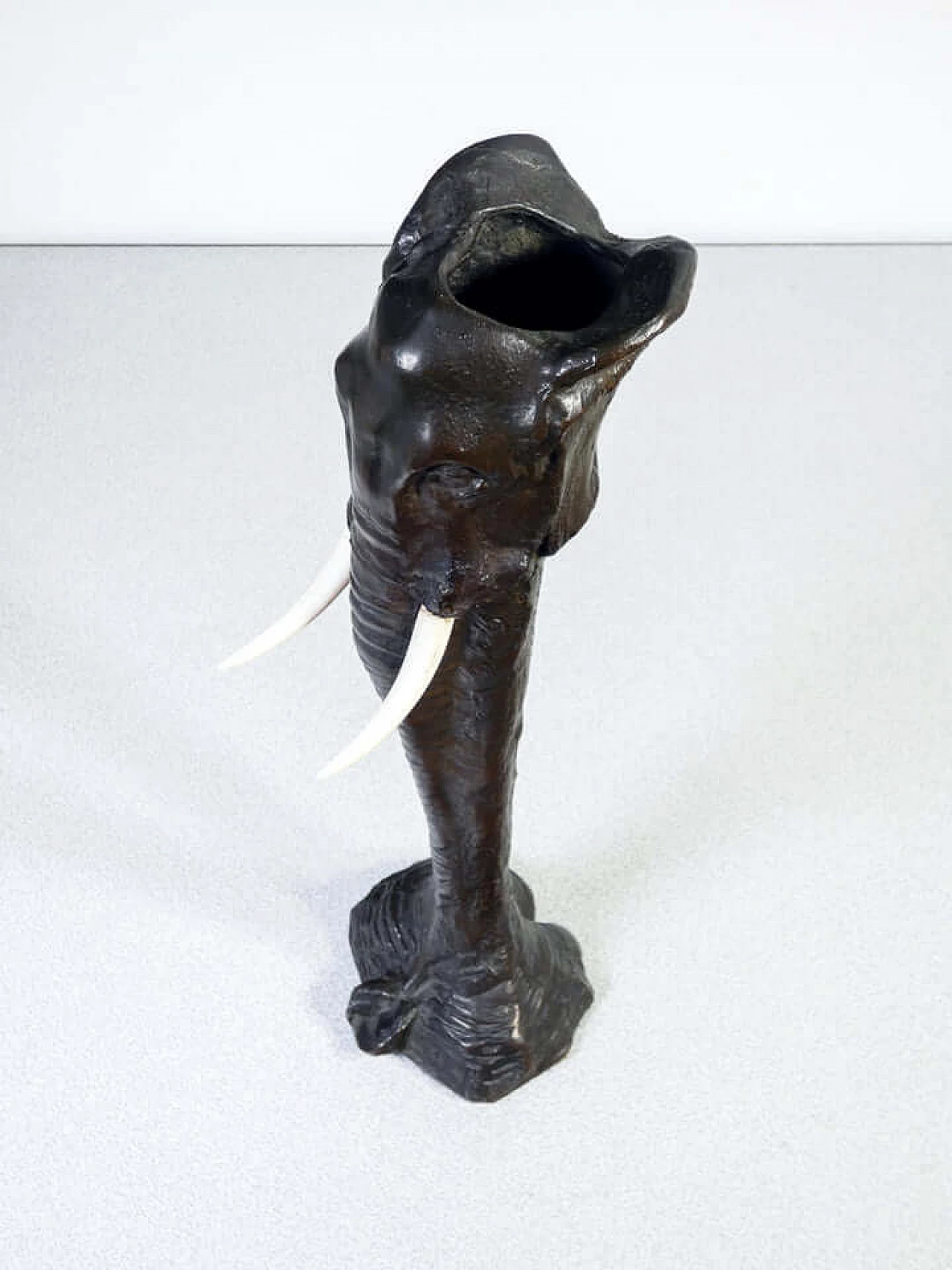 Vaso in bronzo a testa di elefante di Louis Loiseau-Rousseau, inizio '900 3