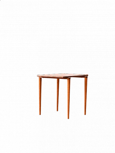 Tavolino danese in teak con gambe coniche, anni '60