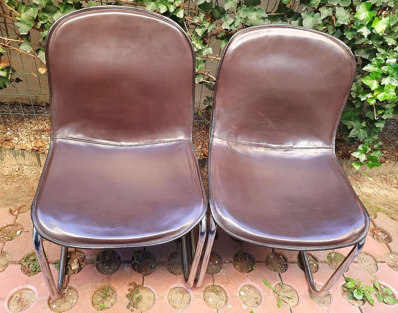 Coppia di sedie con struttura cromata rivestita in pelle di Gastone Rinaldi, anni '60 2