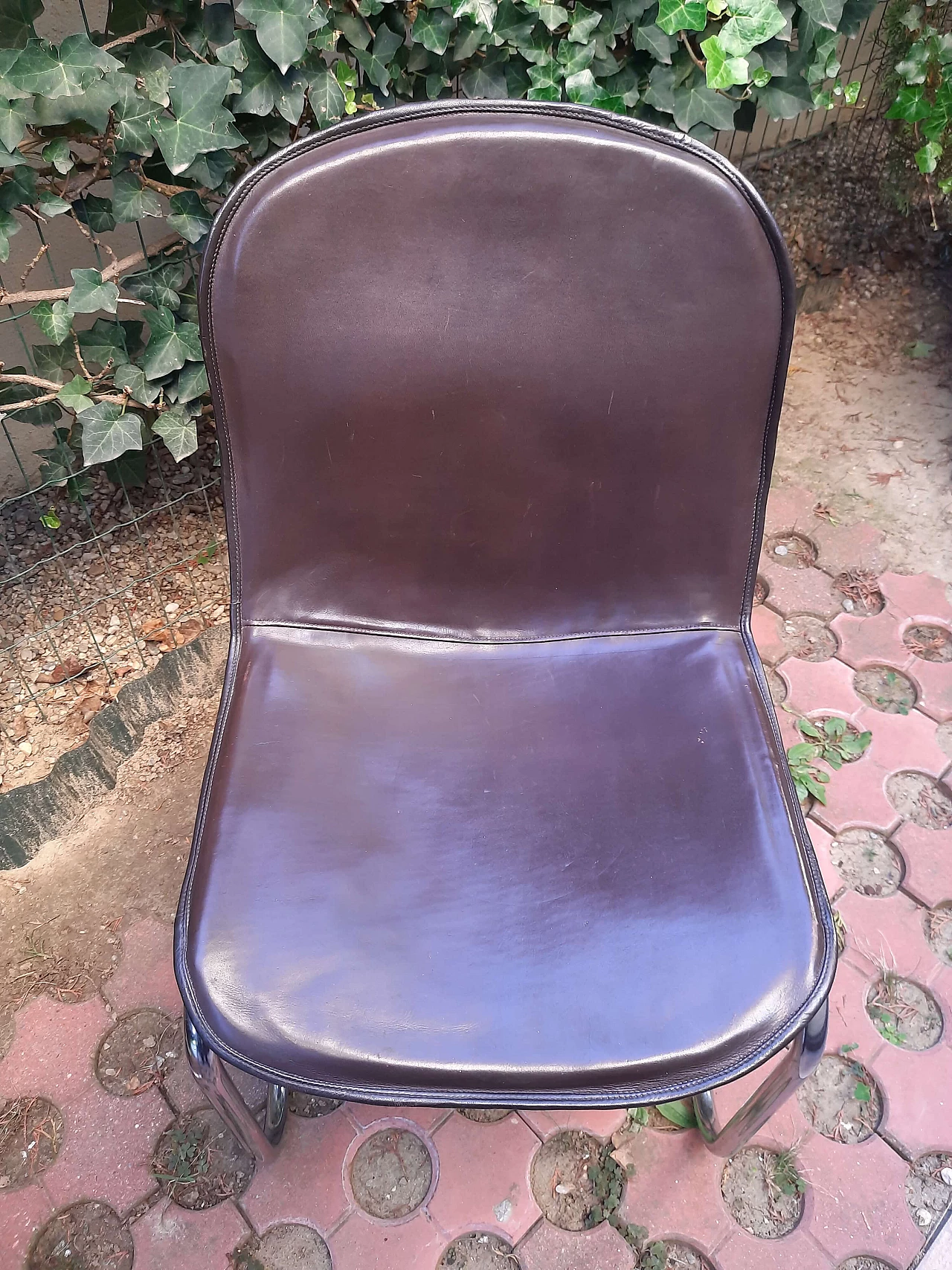 Coppia di sedie con struttura cromata rivestita in pelle di Gastone Rinaldi, anni '60 3