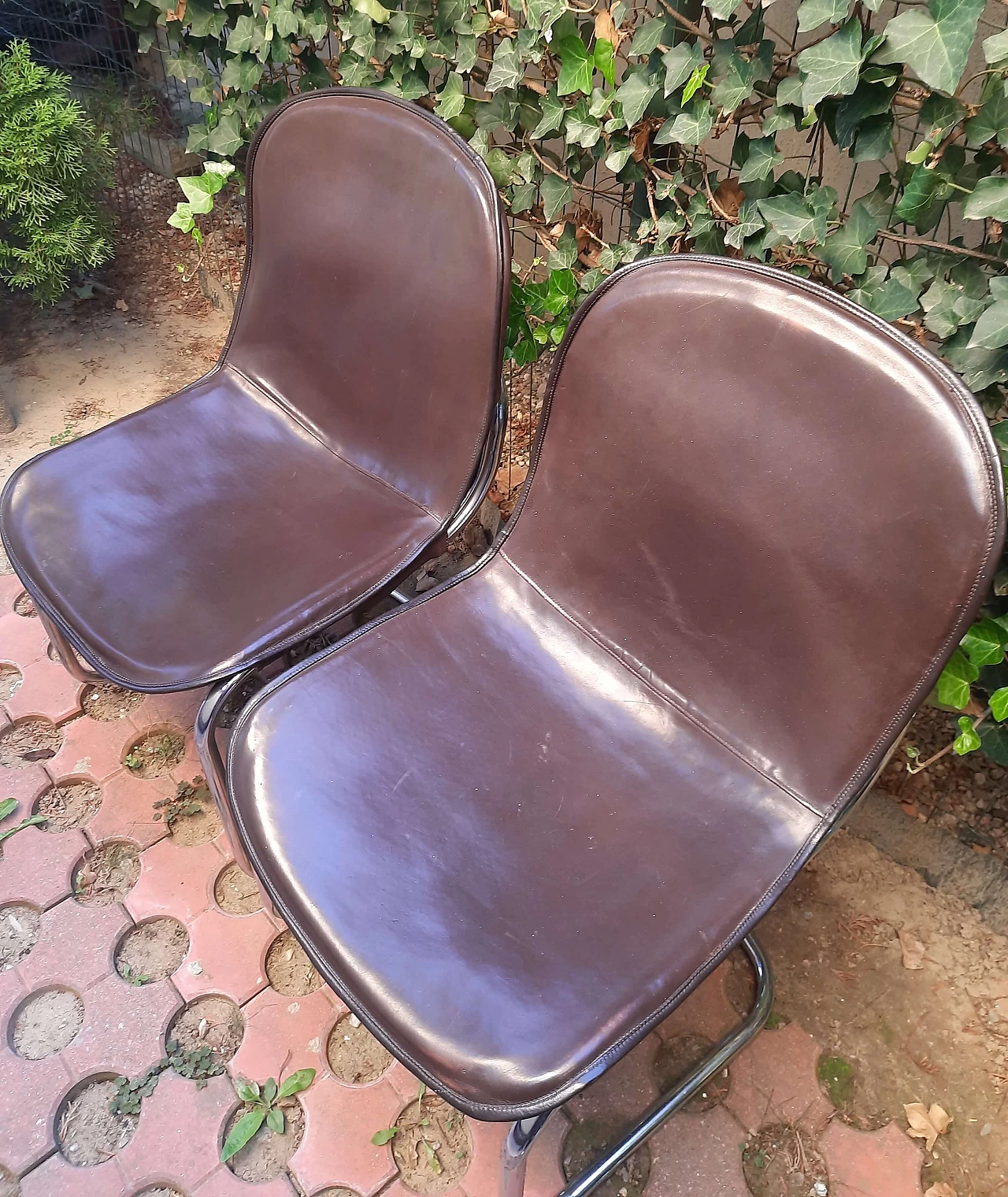 Coppia di sedie con struttura cromata rivestita in pelle di Gastone Rinaldi, anni '60 5