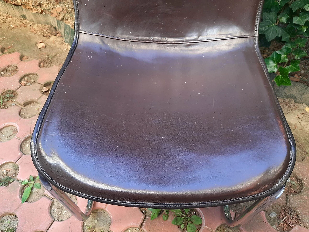 Coppia di sedie con struttura cromata rivestita in pelle di Gastone Rinaldi, anni '60 6