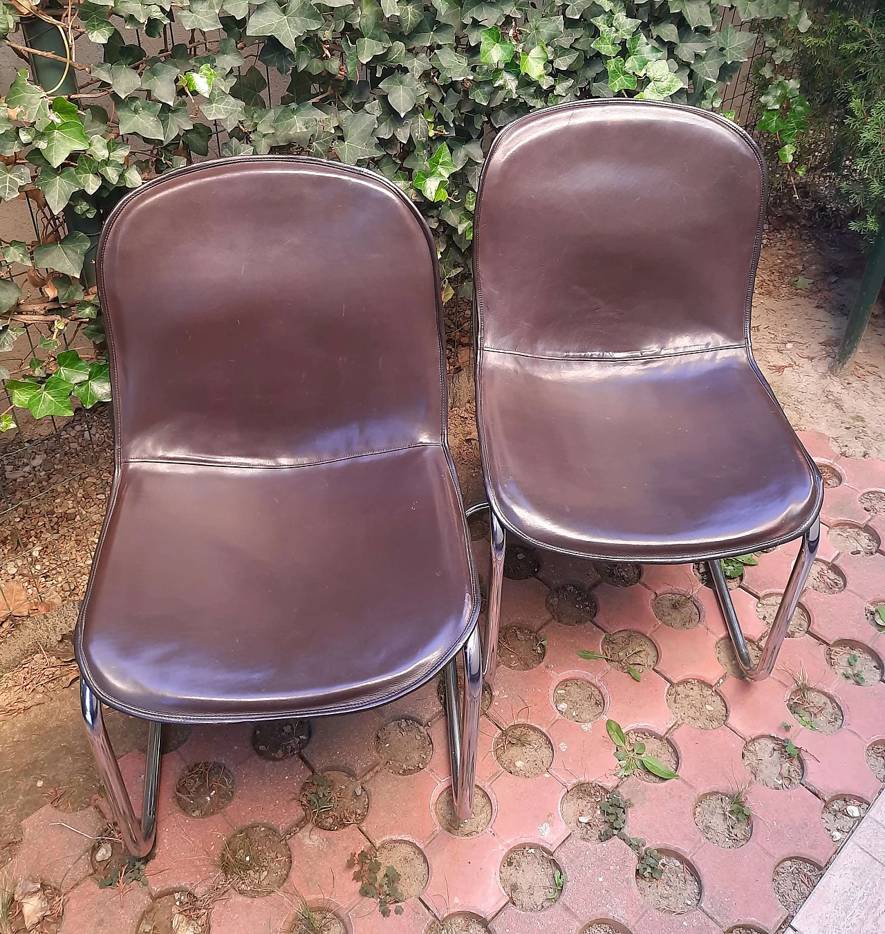 Coppia di sedie con struttura cromata rivestita in pelle di Gastone Rinaldi, anni '60 9