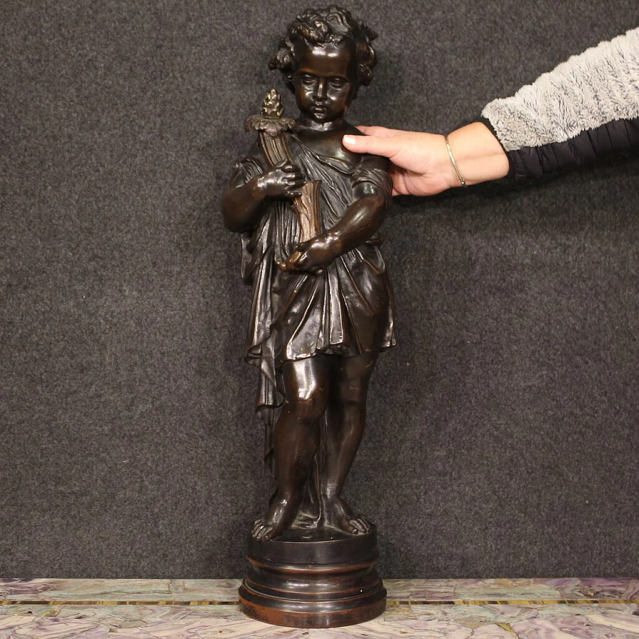 Statua di putto in metallo patinato tinto bronzo, anni '30 2