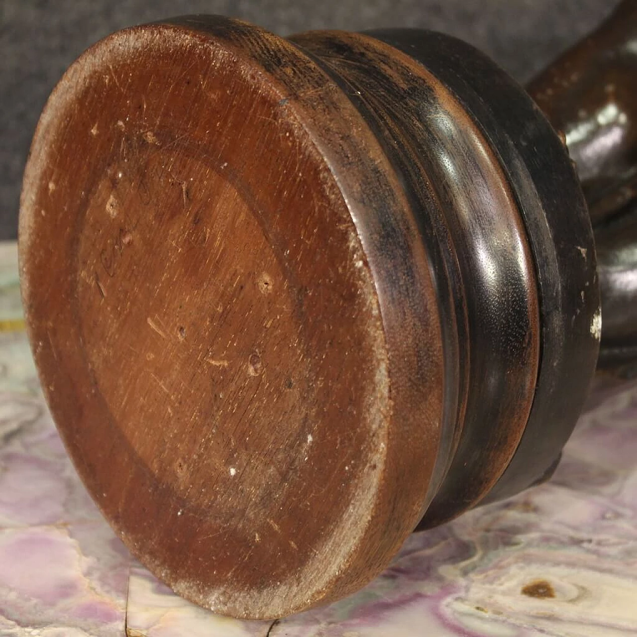 Statua di putto in metallo patinato tinto bronzo, anni '30 6