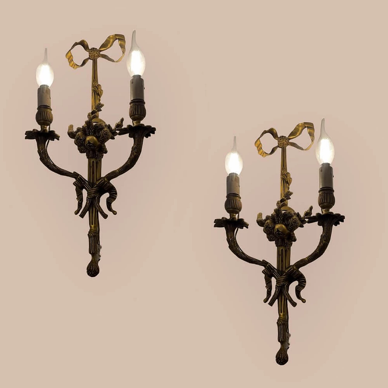 Coppia di applique in bronzo con frutta, anni '20 5