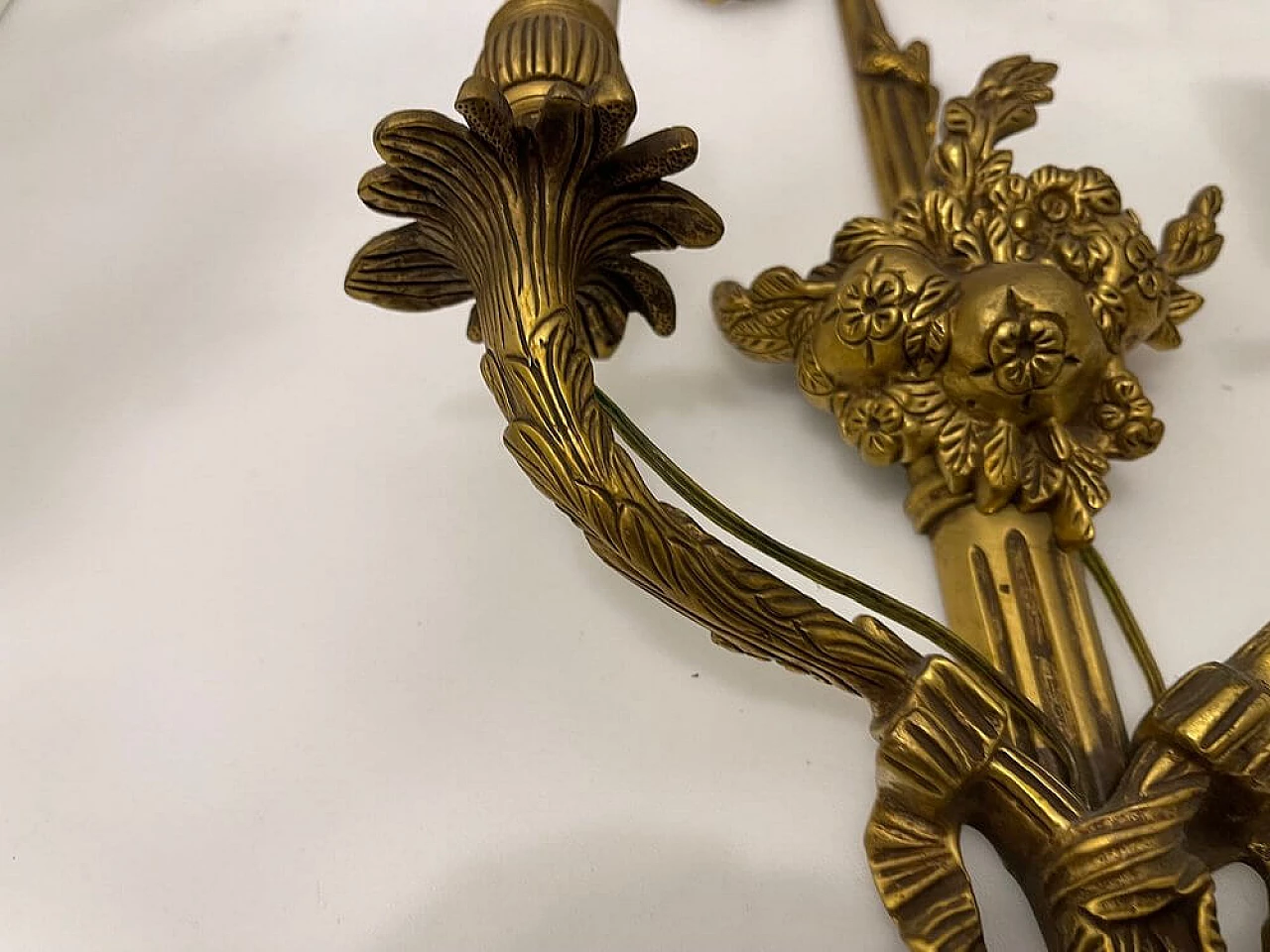 Coppia di applique in bronzo con frutta, anni '20 6