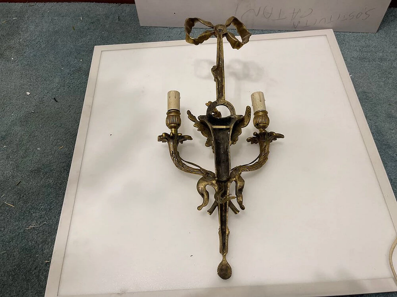 Coppia di applique in bronzo con frutta, anni '20 11