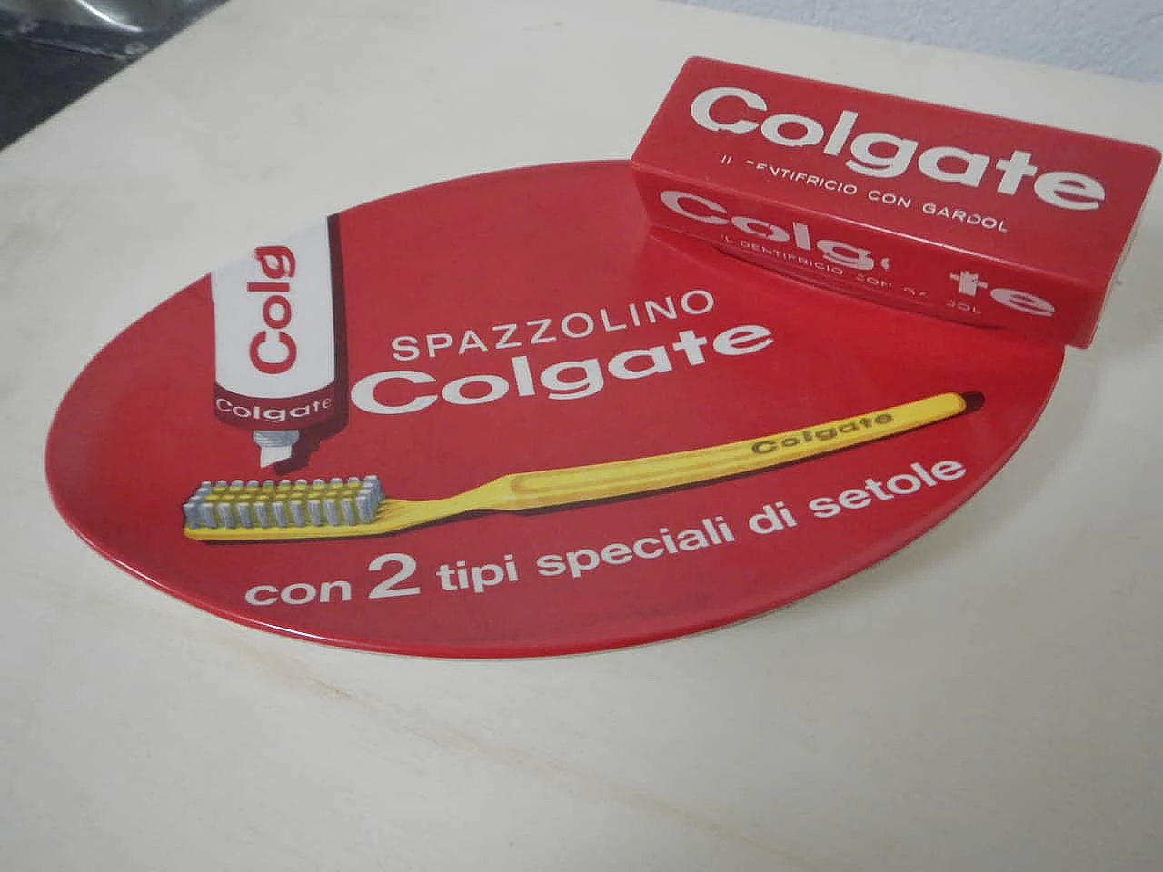 Vassoio pubblicitario Colgate in plastica, anni '60 2