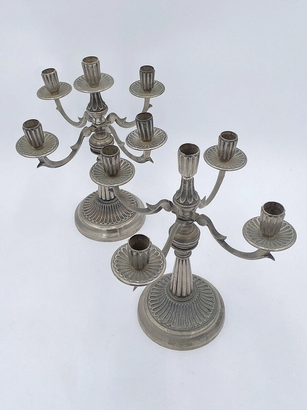 Coppia di candelabri placcati in argento 800, anni '80 1