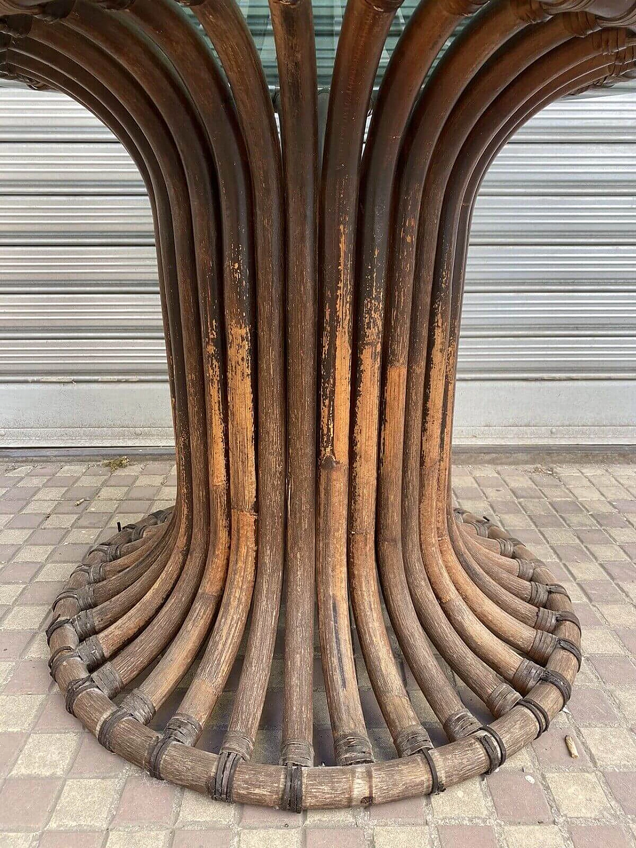 Tavolo in bambù e cristallo fumé attribuito a Vittorio Bonacina, anni '60 2