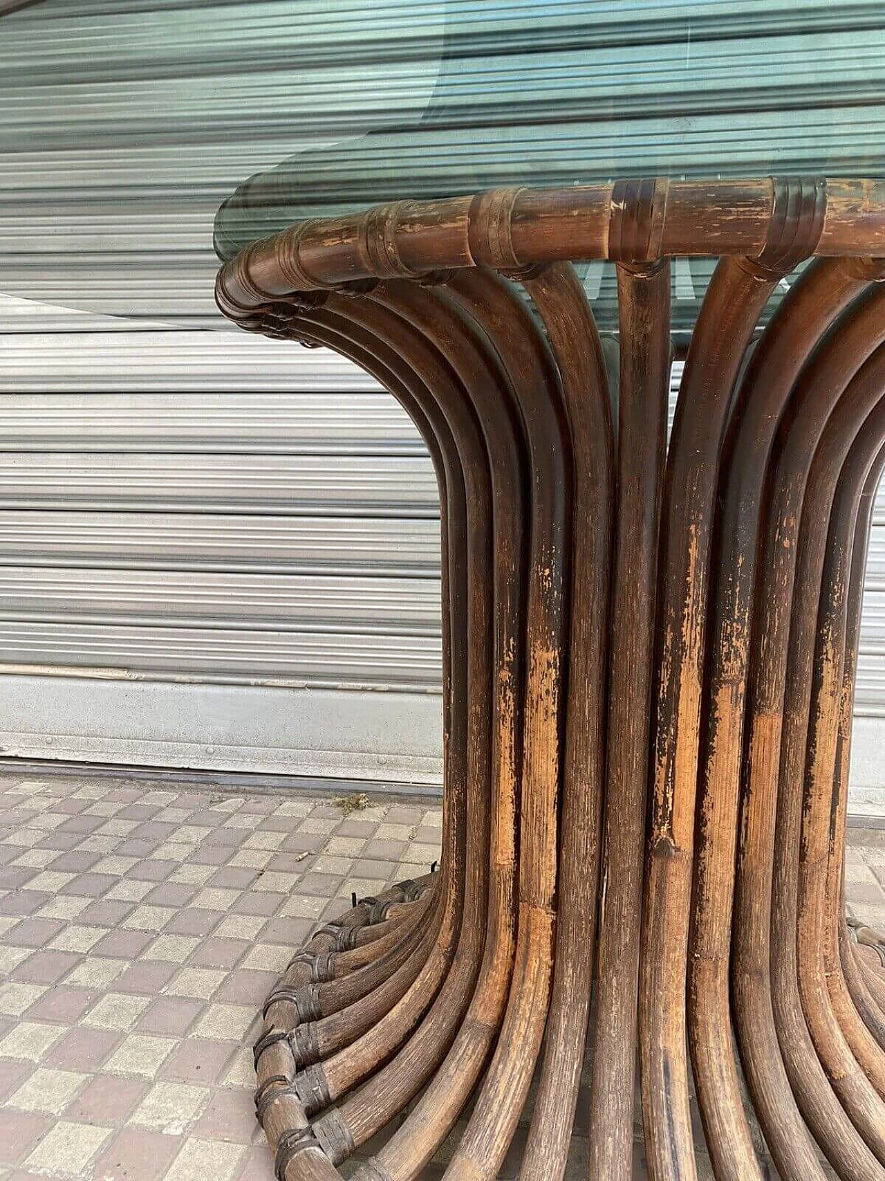 Tavolo in bambù e cristallo fumé attribuito a Vittorio Bonacina, anni '60 3