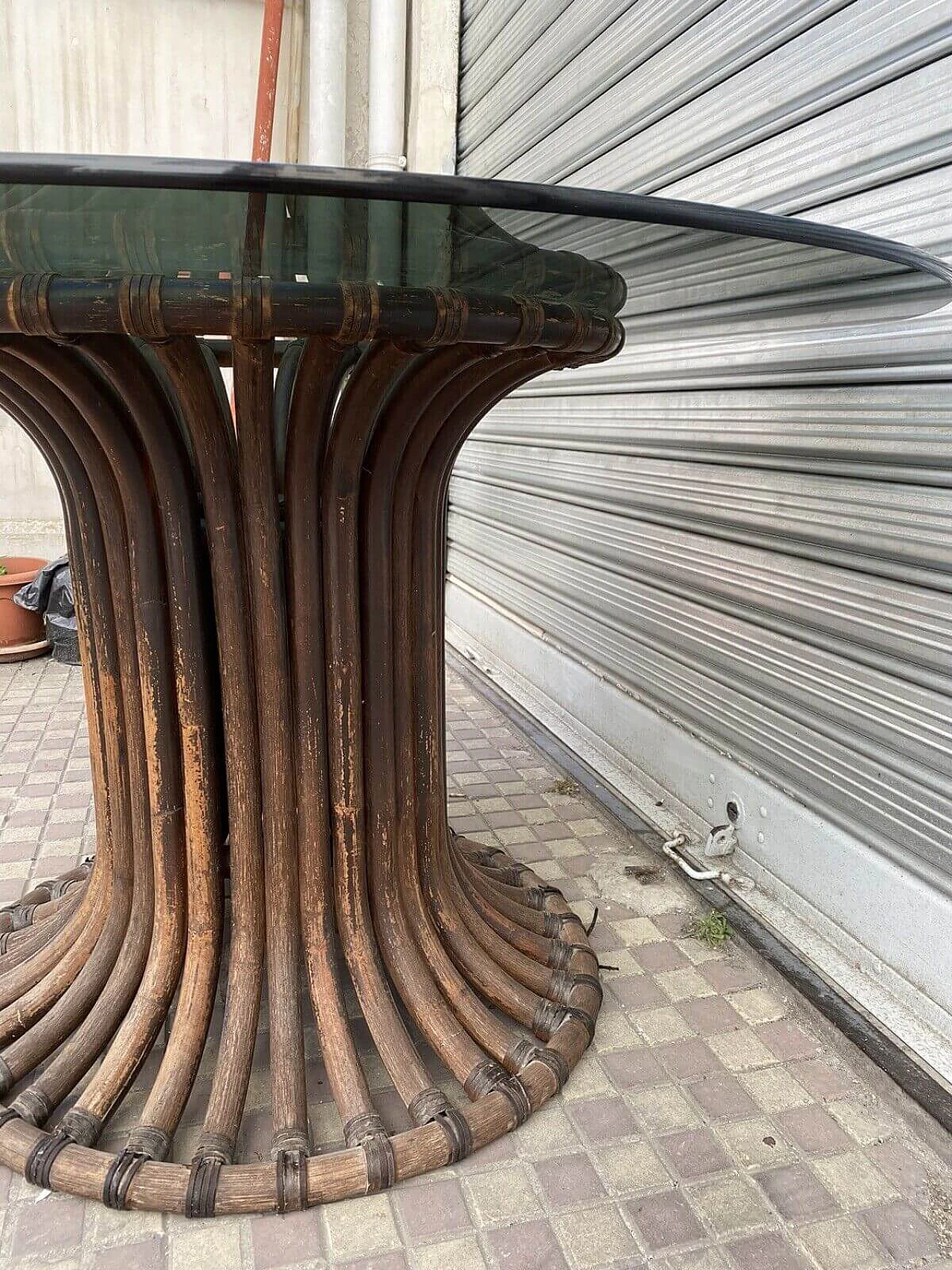 Tavolo in bambù e cristallo fumé attribuito a Vittorio Bonacina, anni '60 5