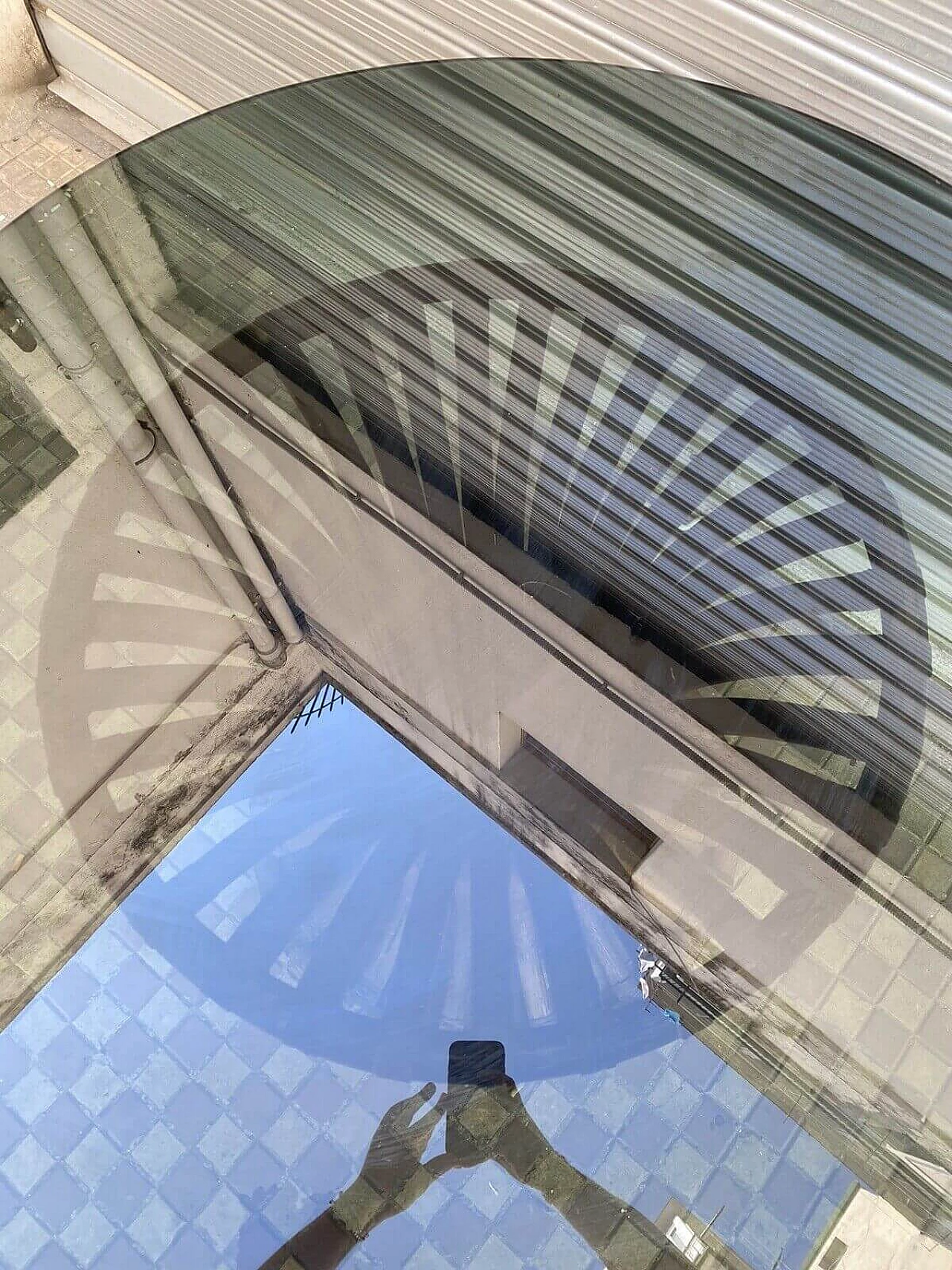 Tavolo in bambù e cristallo fumé attribuito a Vittorio Bonacina, anni '60 6