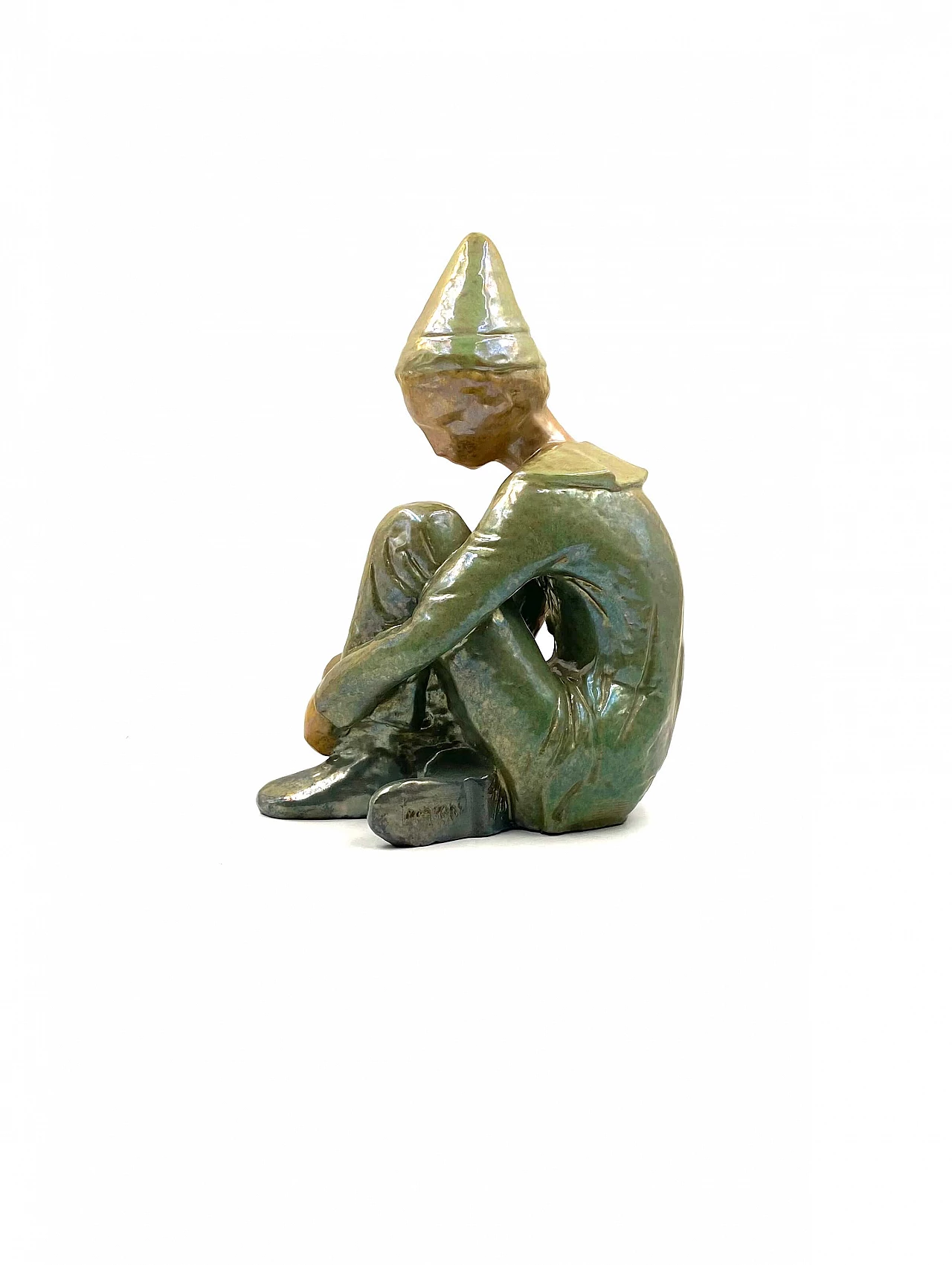 Statuina di ragazzo seduto in ceramica verde di Giordano Tronconi, anni '50 1