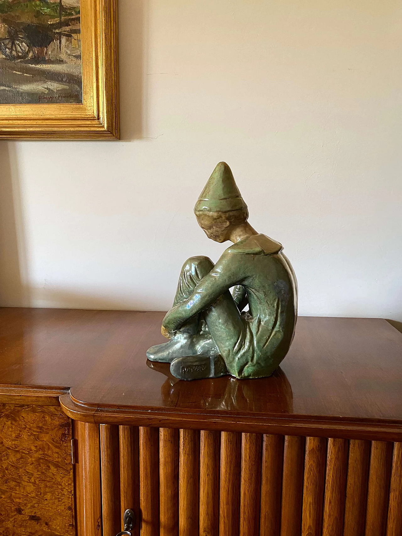 Statuina di ragazzo seduto in ceramica verde di Giordano Tronconi, anni '50 2