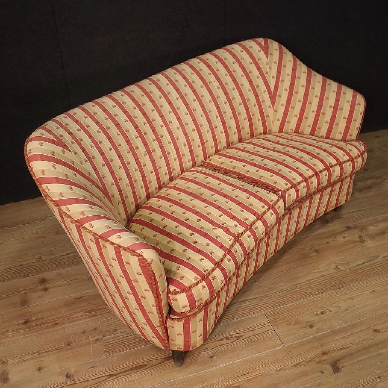 Coppia di poltrone e divano in tessuto attribuibili a Gio Ponti, anni '60 3