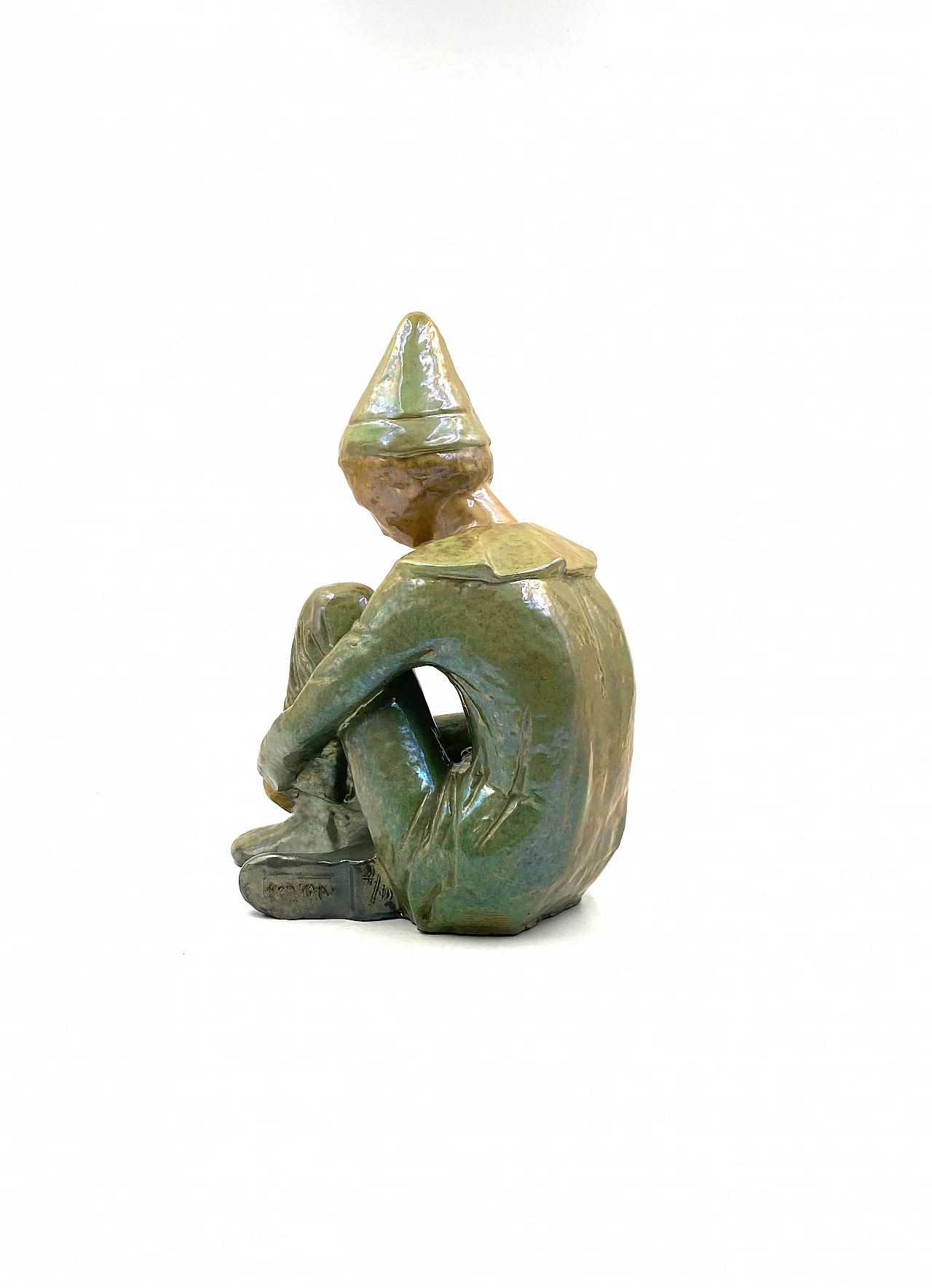 Statuina di ragazzo seduto in ceramica verde di Giordano Tronconi, anni '50 10