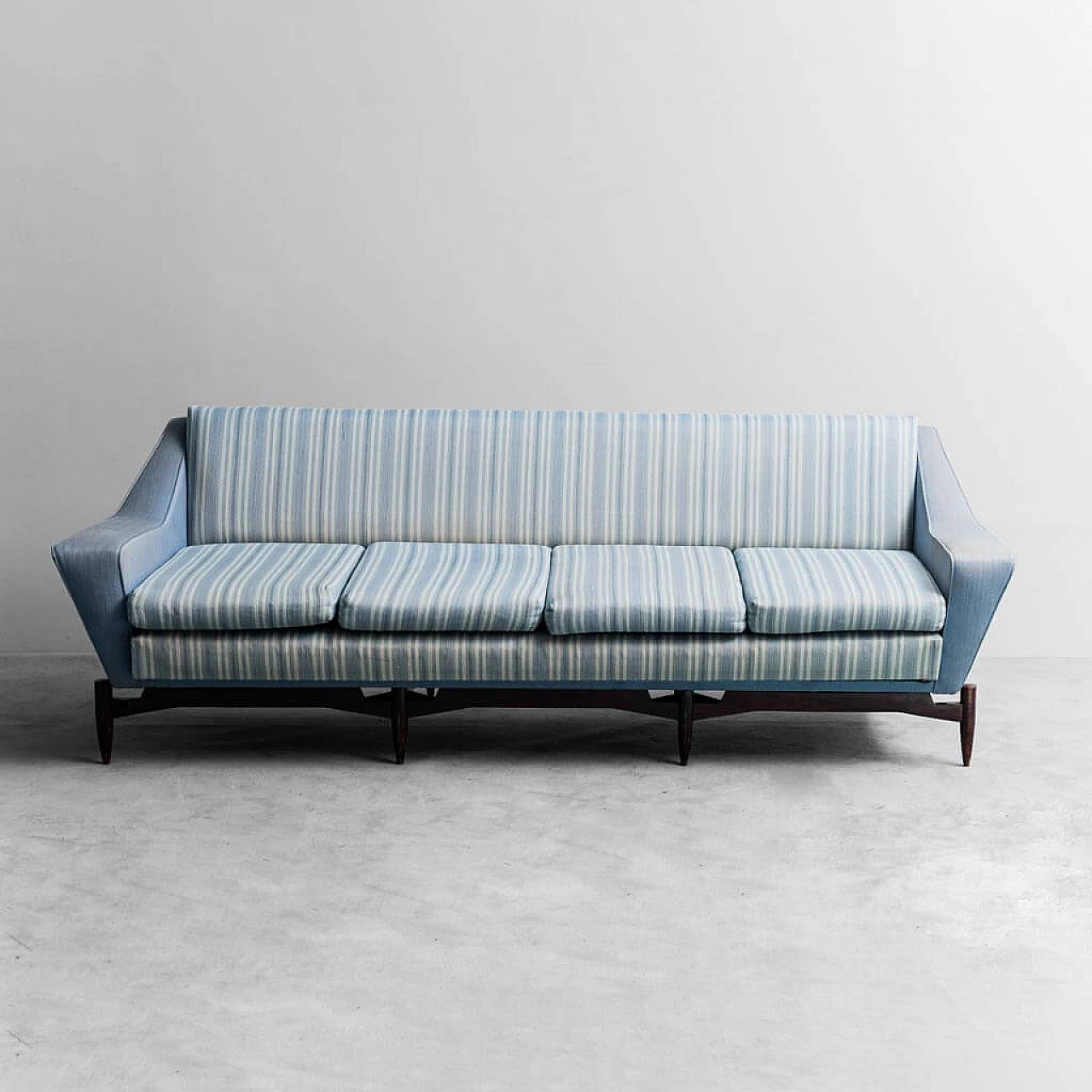 Four-seater sofa in wood and blue fabric, 1960s 4