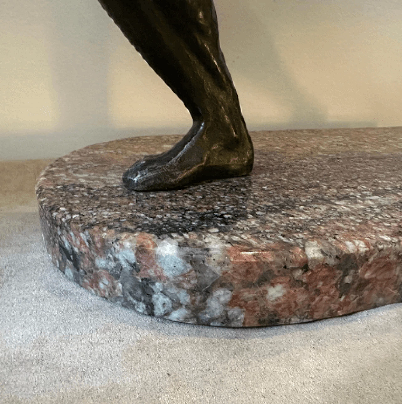 Jean de Roncourt, atleta, scultura in antimonio e marmo, anni '30 7